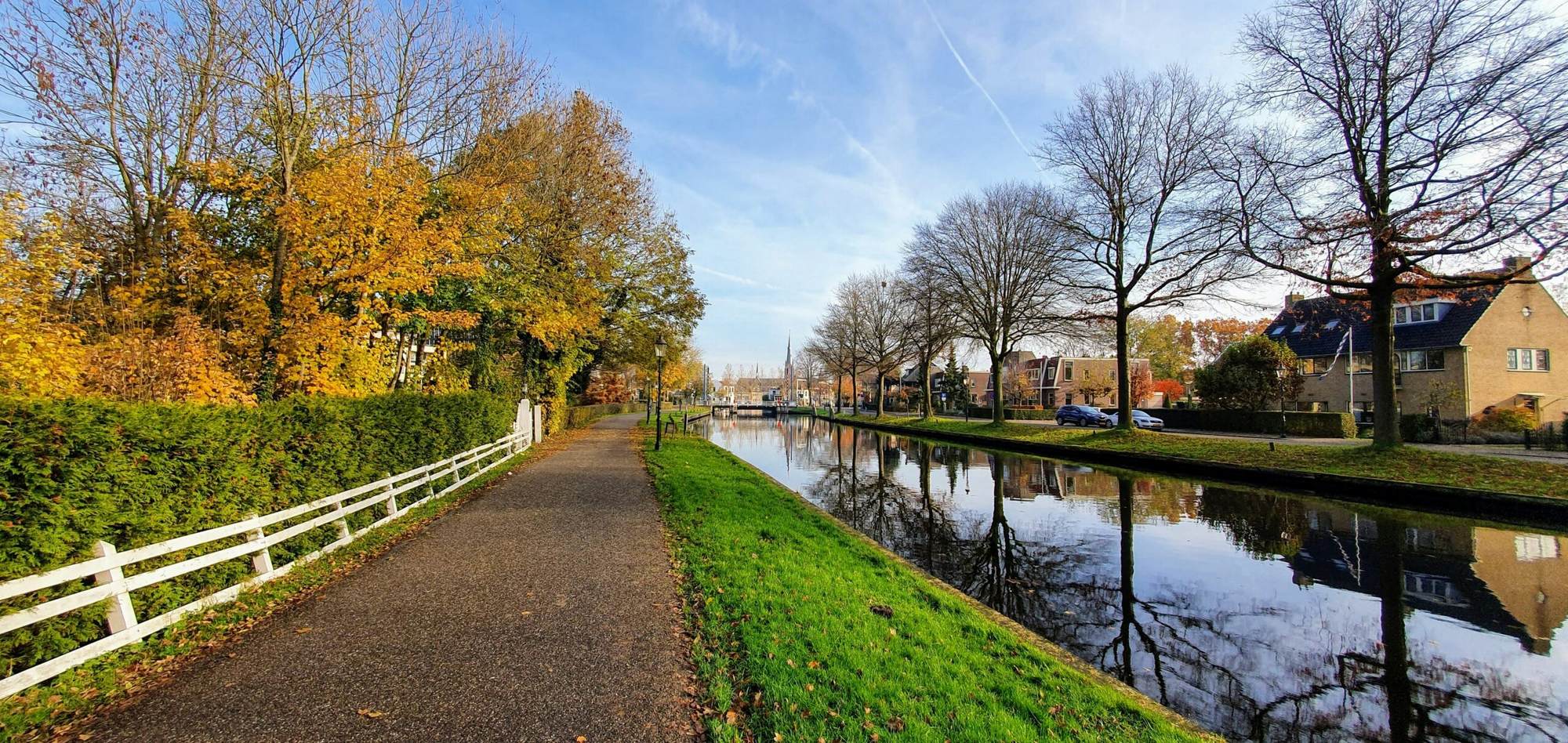 licht op pad in nederland langs het kanaal